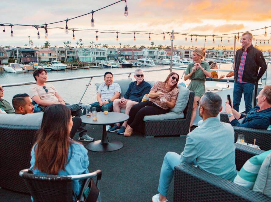 korporativ tədbir bakı,yaxtada korporativ tədbir,şirkət tədbiri üçün məkan,team building bakı,yaxta kirayəsi bakı