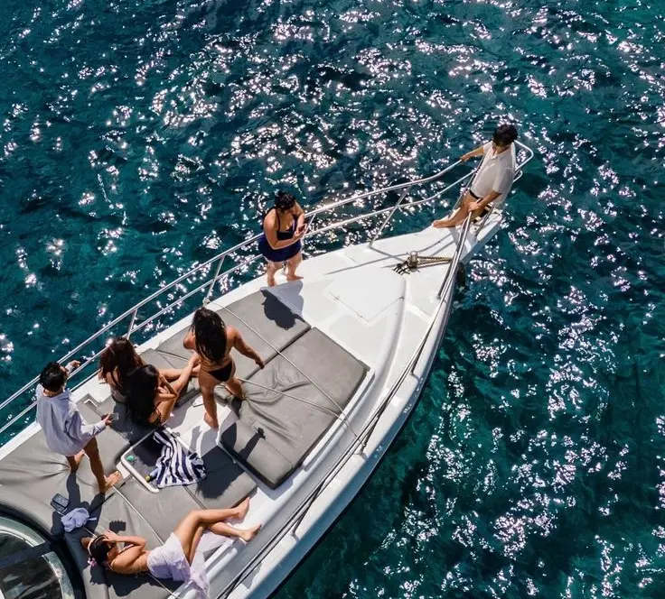 yayda yaxta kirayəsi Bakı Bakıda yay yaxta turu аренда яхты в Баку летом, летний тур на яхте в Баку